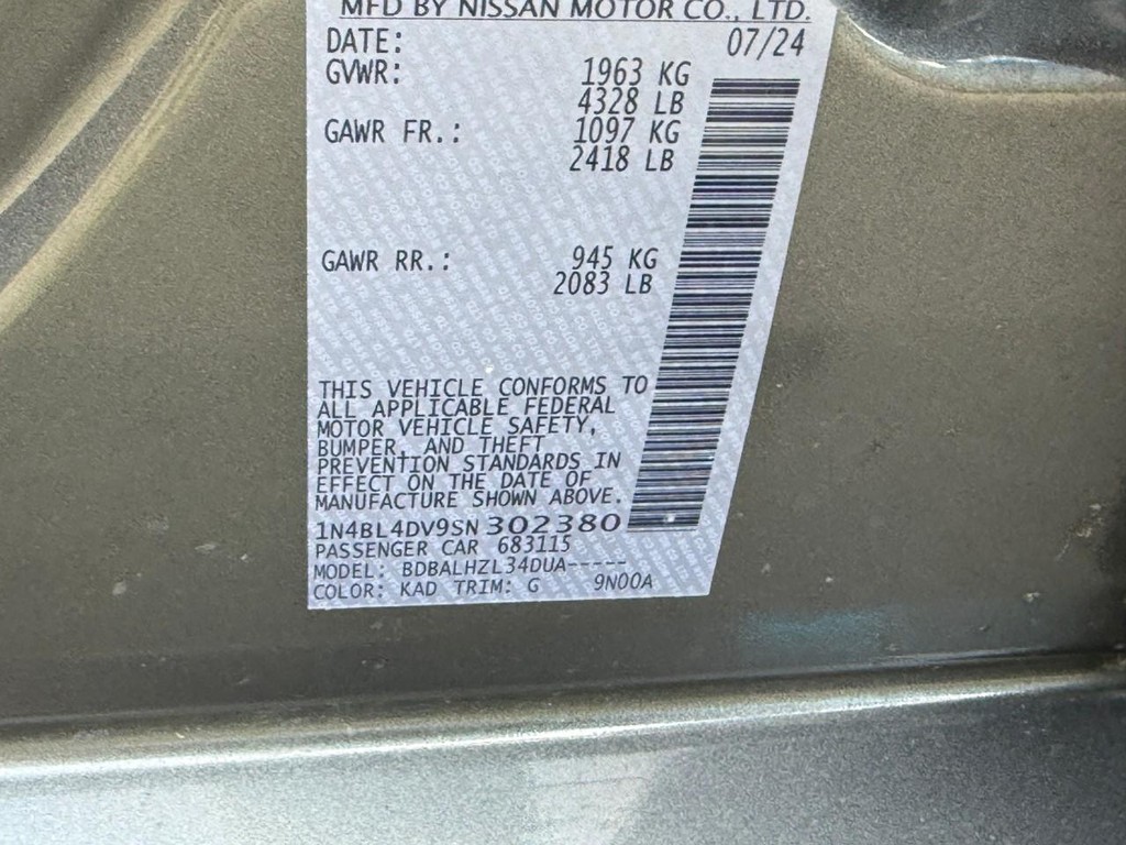 Nissan Altima Vehicle Full-screen Gallery Image 24