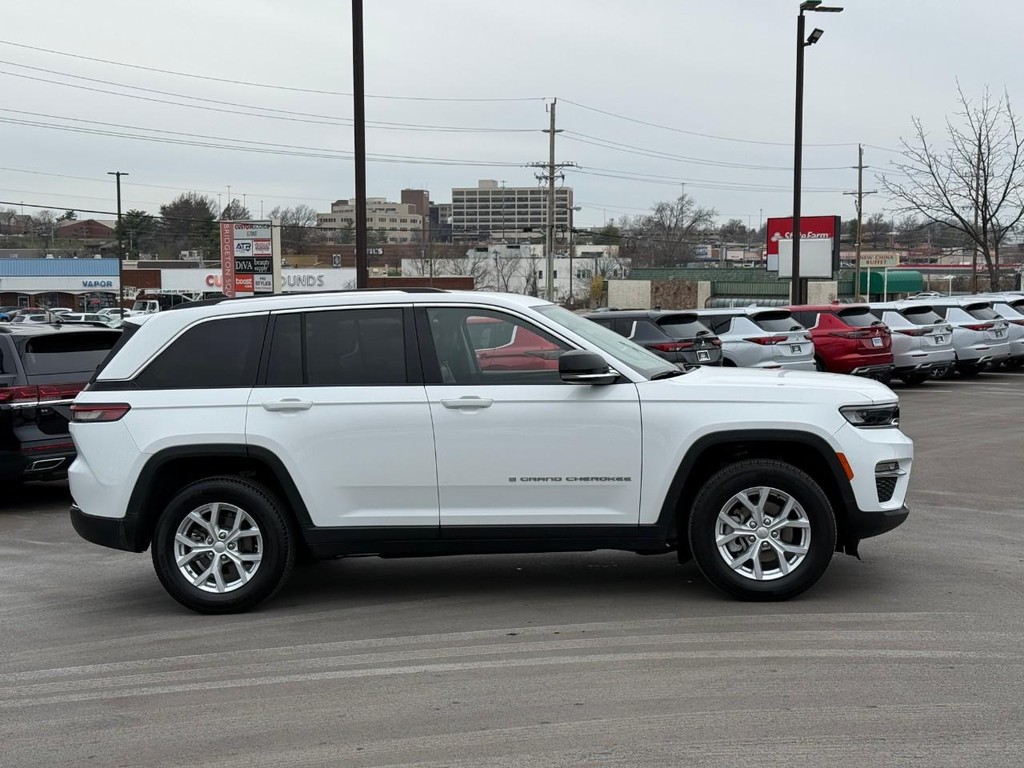 Jeep Grand Cherokee Vehicle Full-screen Gallery Image 02