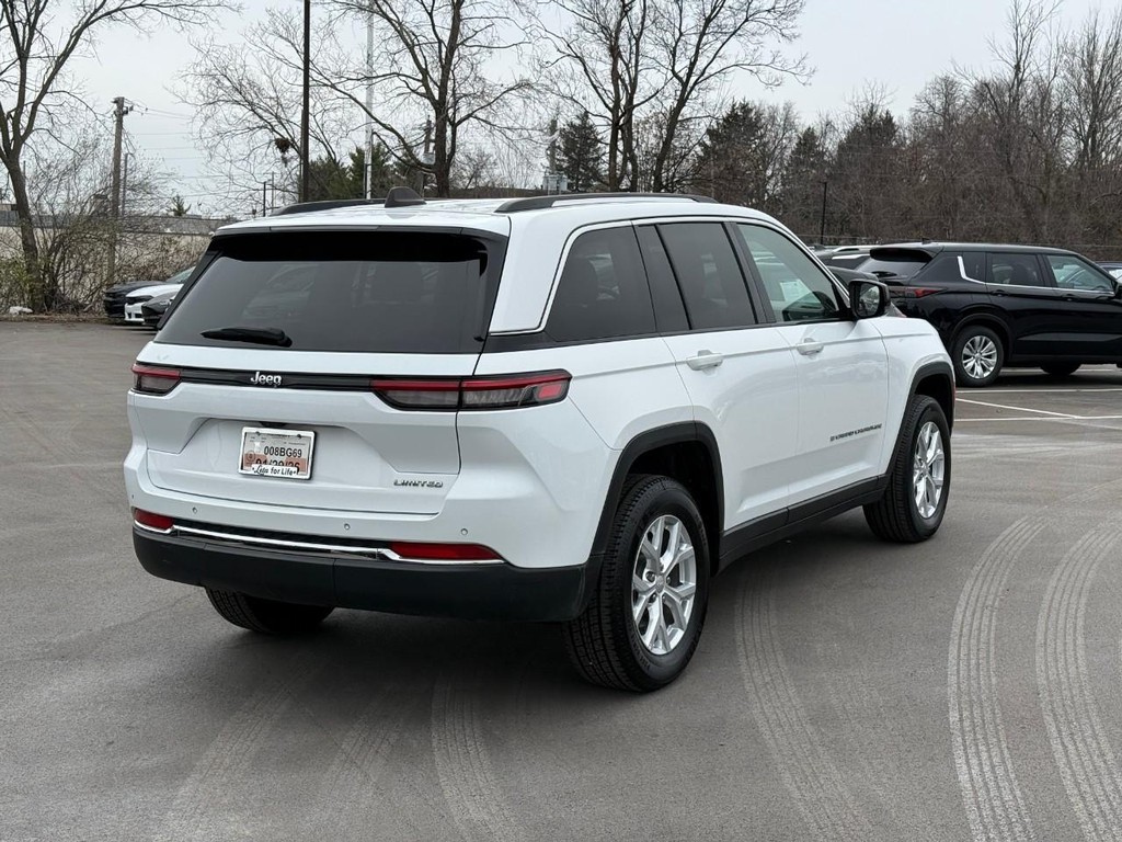 Jeep Grand Cherokee Vehicle Full-screen Gallery Image 03