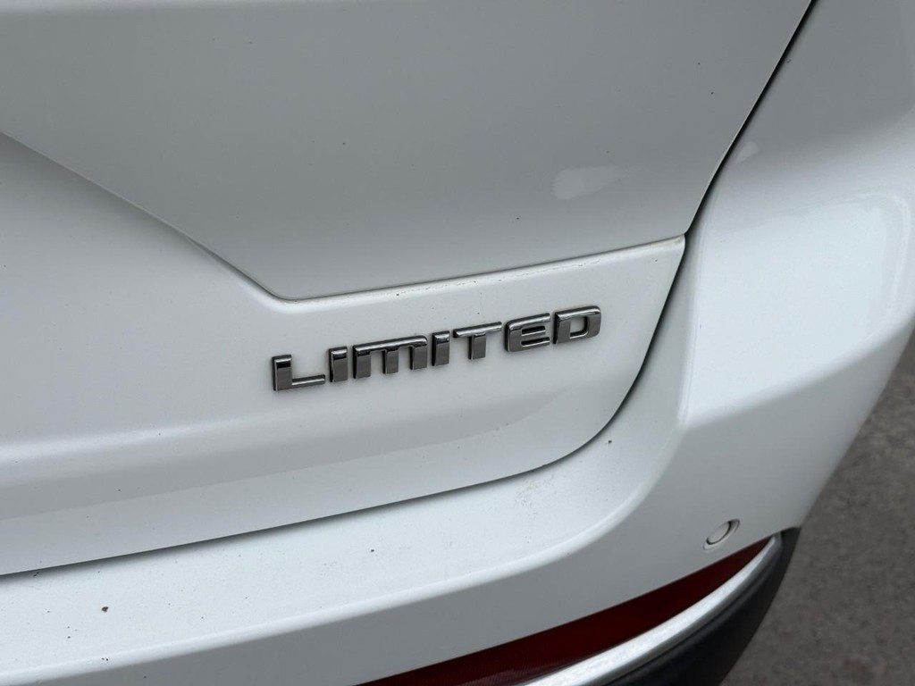 Jeep Grand Cherokee Vehicle Full-screen Gallery Image 06