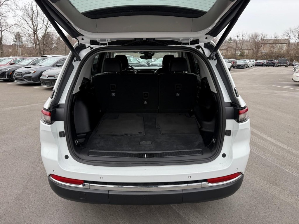 Jeep Grand Cherokee Vehicle Full-screen Gallery Image 07