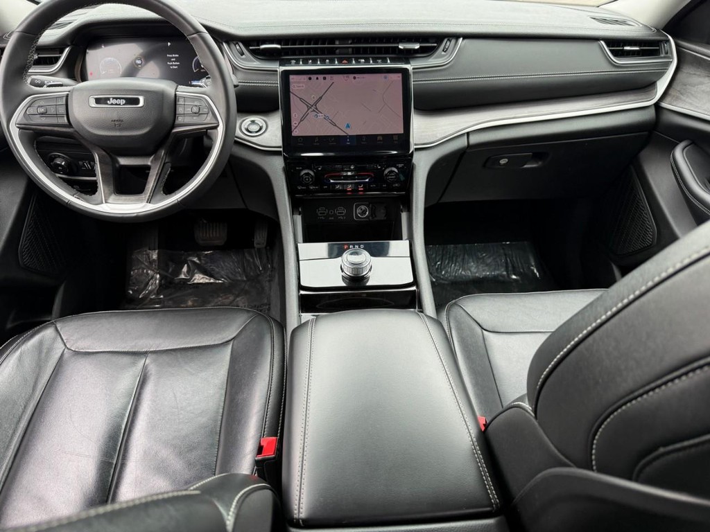 Jeep Grand Cherokee Vehicle Full-screen Gallery Image 12