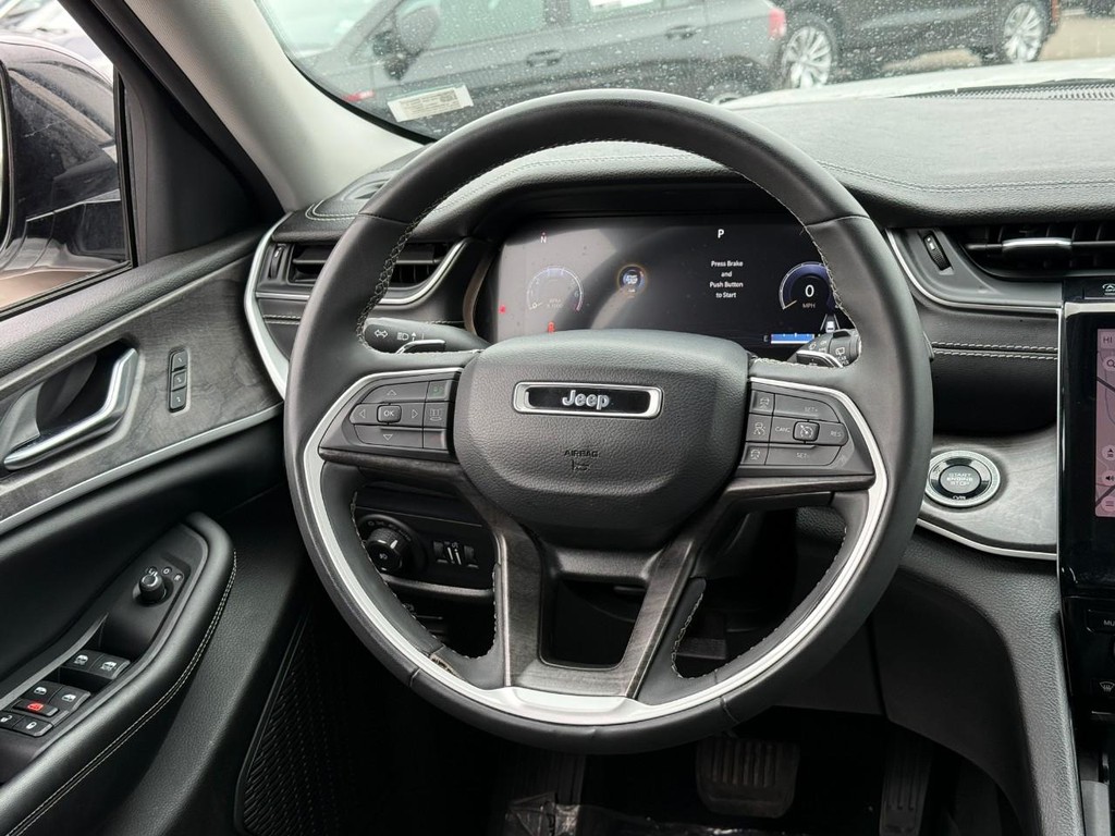 Jeep Grand Cherokee Vehicle Full-screen Gallery Image 13