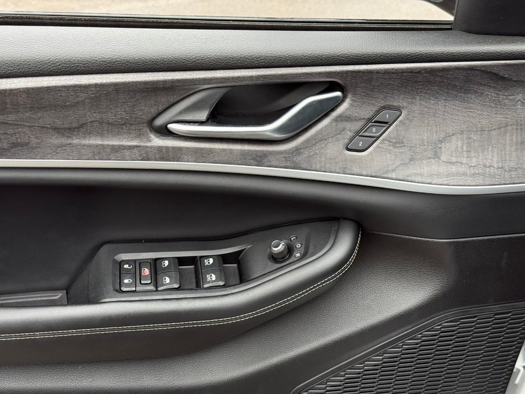 Jeep Grand Cherokee Vehicle Full-screen Gallery Image 16