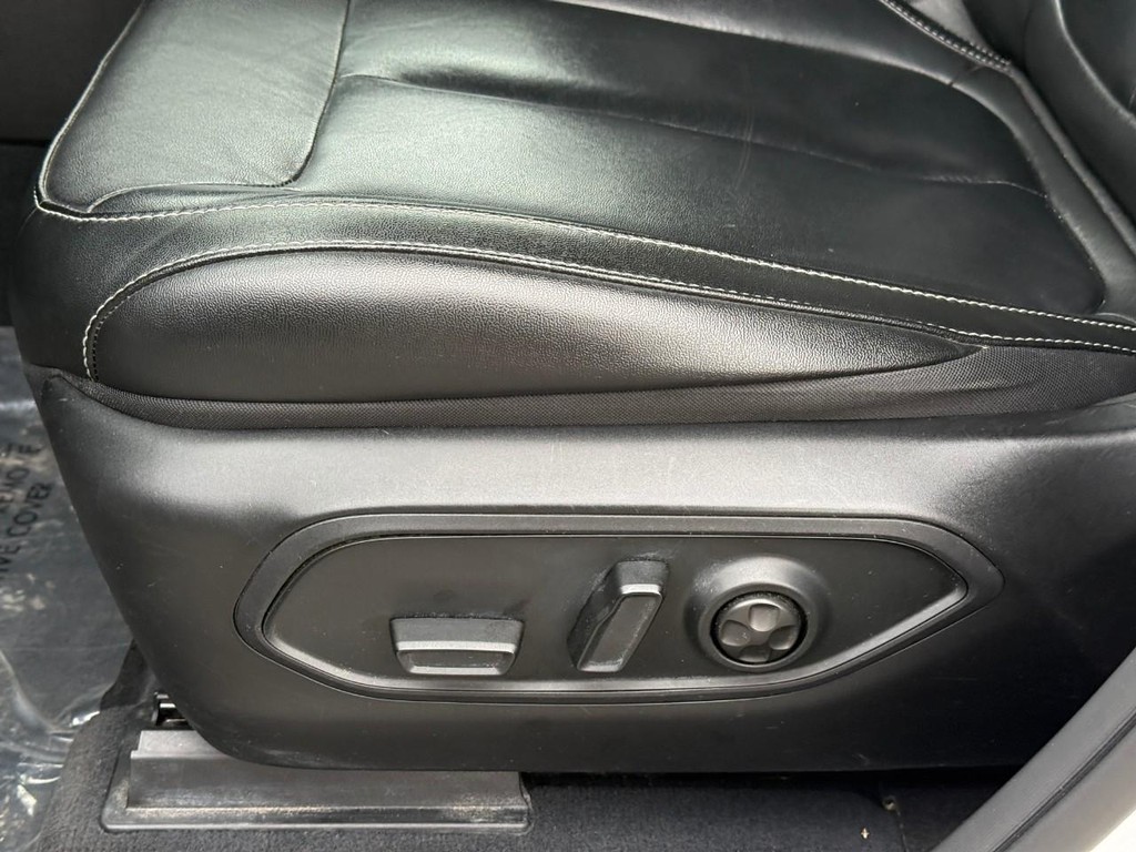 Jeep Grand Cherokee Vehicle Full-screen Gallery Image 19