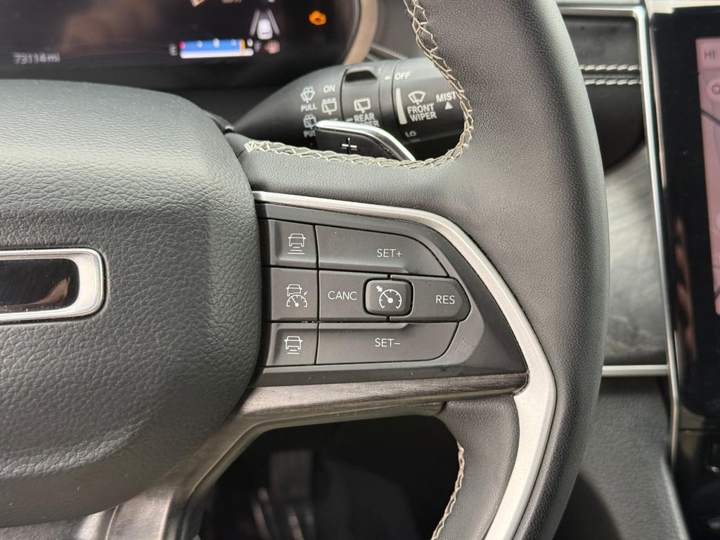 Jeep Grand Cherokee Vehicle Full-screen Gallery Image 21