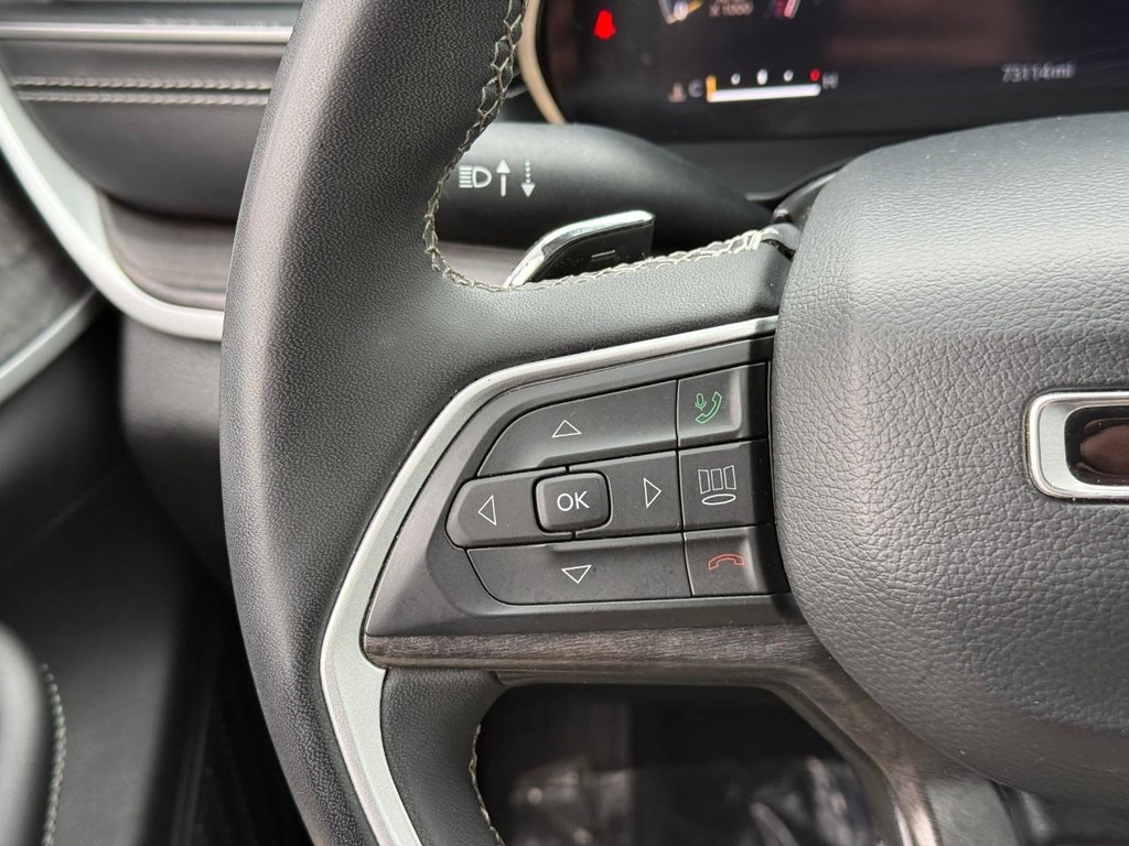 Jeep Grand Cherokee Vehicle Full-screen Gallery Image 22