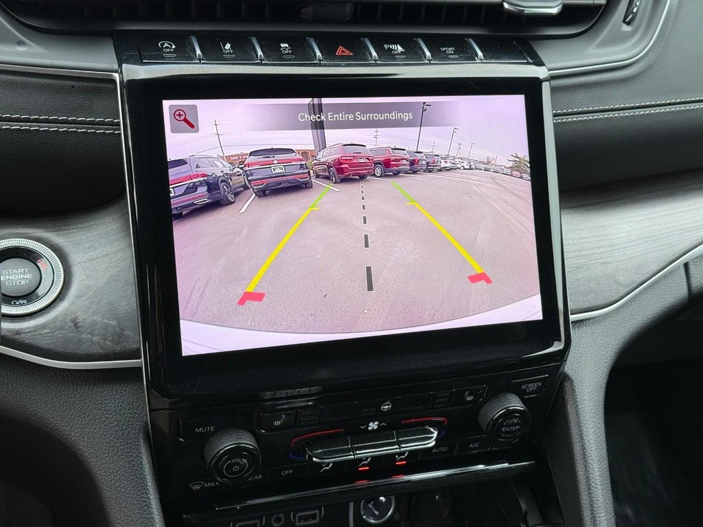 Jeep Grand Cherokee Vehicle Full-screen Gallery Image 23