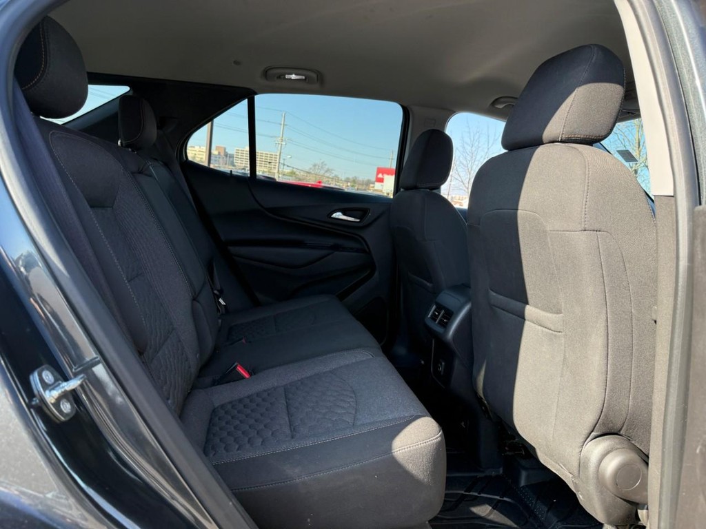 Chevrolet Equinox Vehicle Full-screen Gallery Image 10