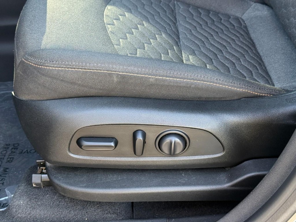 Chevrolet Equinox Vehicle Full-screen Gallery Image 17