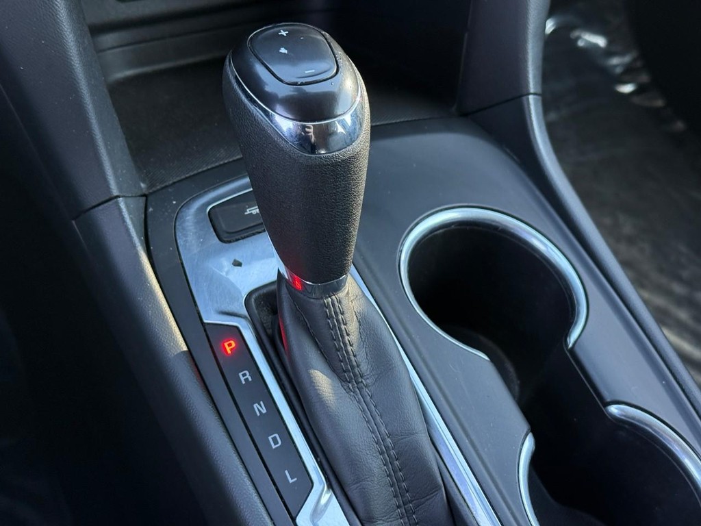 Chevrolet Equinox Vehicle Full-screen Gallery Image 21