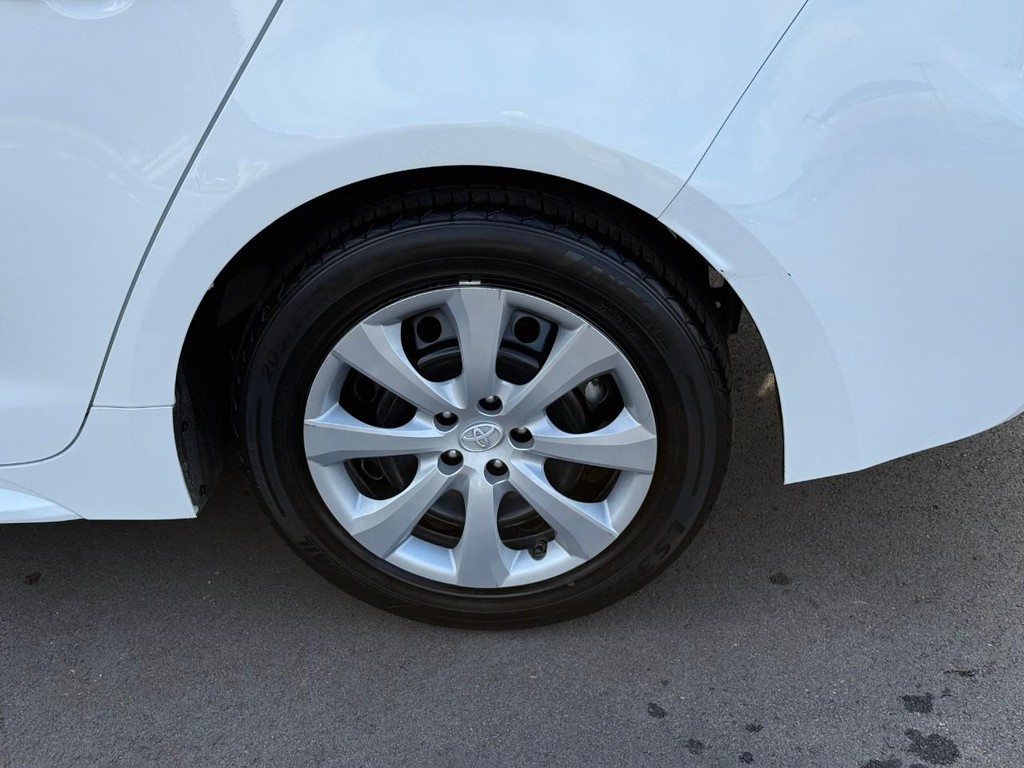 Toyota Corolla Vehicle Full-screen Gallery Image 05