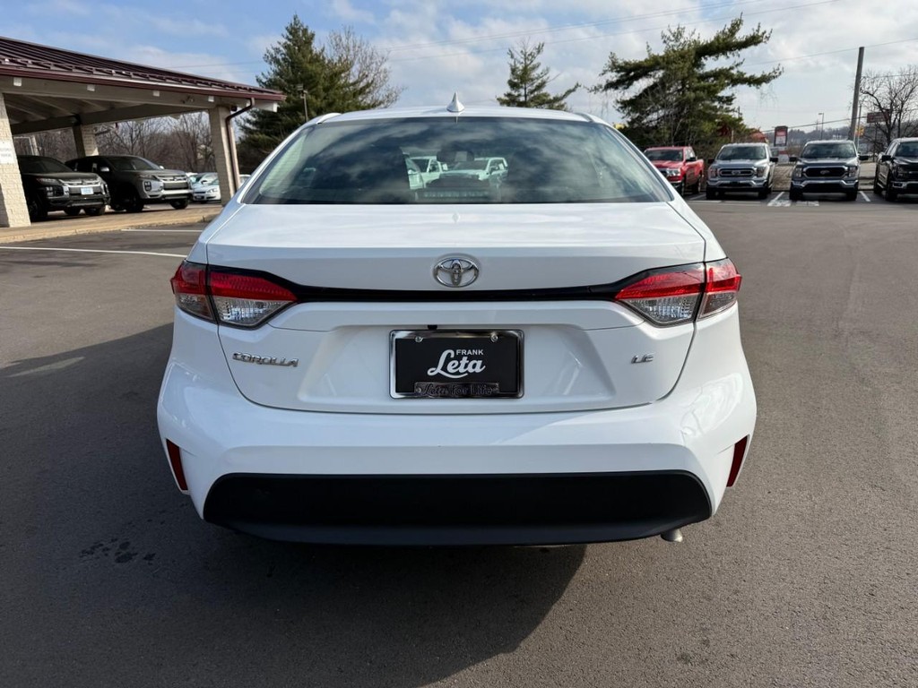 Toyota Corolla Vehicle Full-screen Gallery Image 07