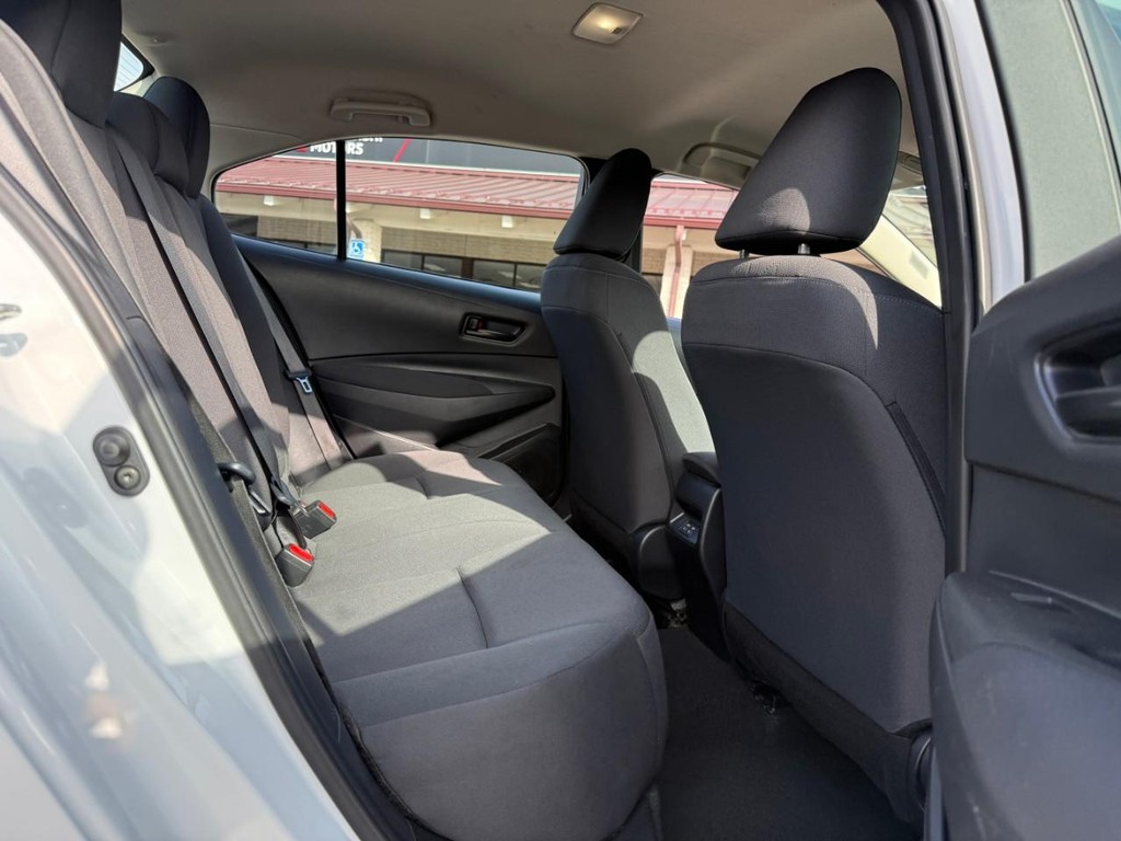 Toyota Corolla Vehicle Full-screen Gallery Image 10