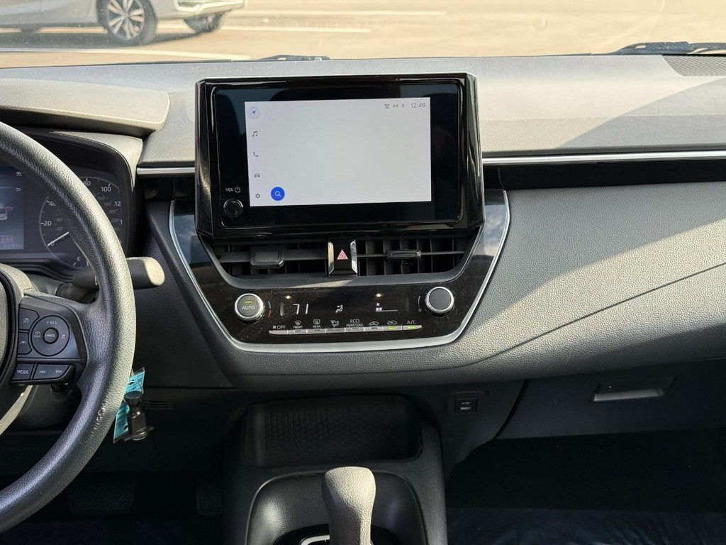 Toyota Corolla Vehicle Full-screen Gallery Image 13