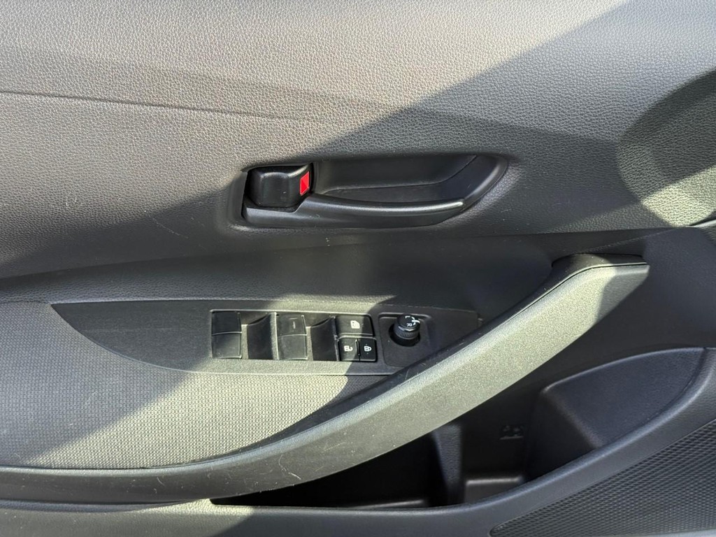 Toyota Corolla Vehicle Full-screen Gallery Image 15