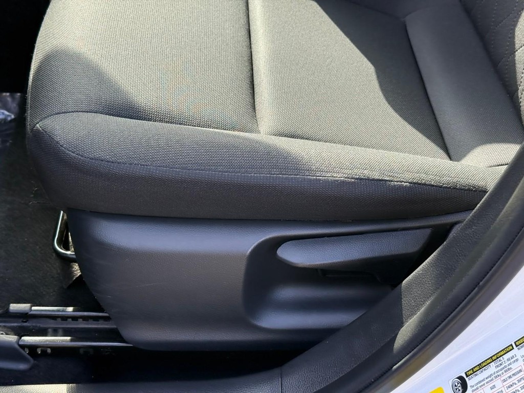 Toyota Corolla Vehicle Full-screen Gallery Image 17