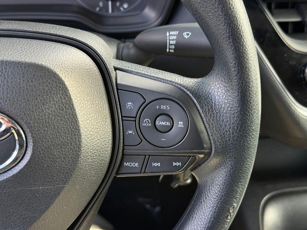 Toyota Corolla Vehicle Full-screen Gallery Image 19