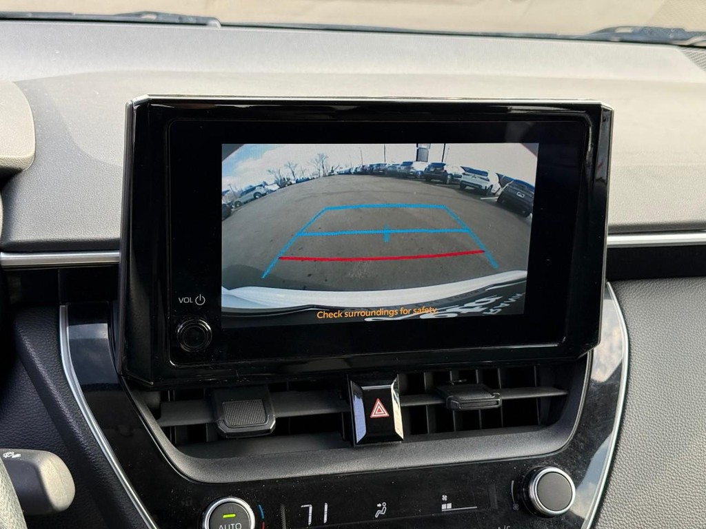 Toyota Corolla Vehicle Full-screen Gallery Image 22