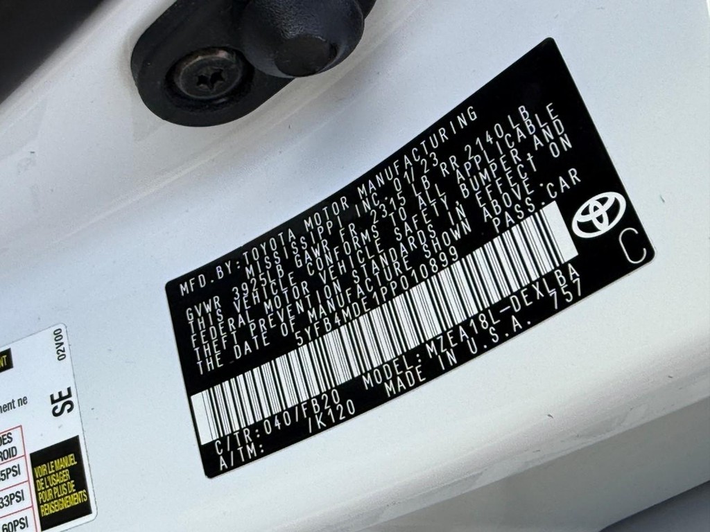 Toyota Corolla Vehicle Full-screen Gallery Image 23