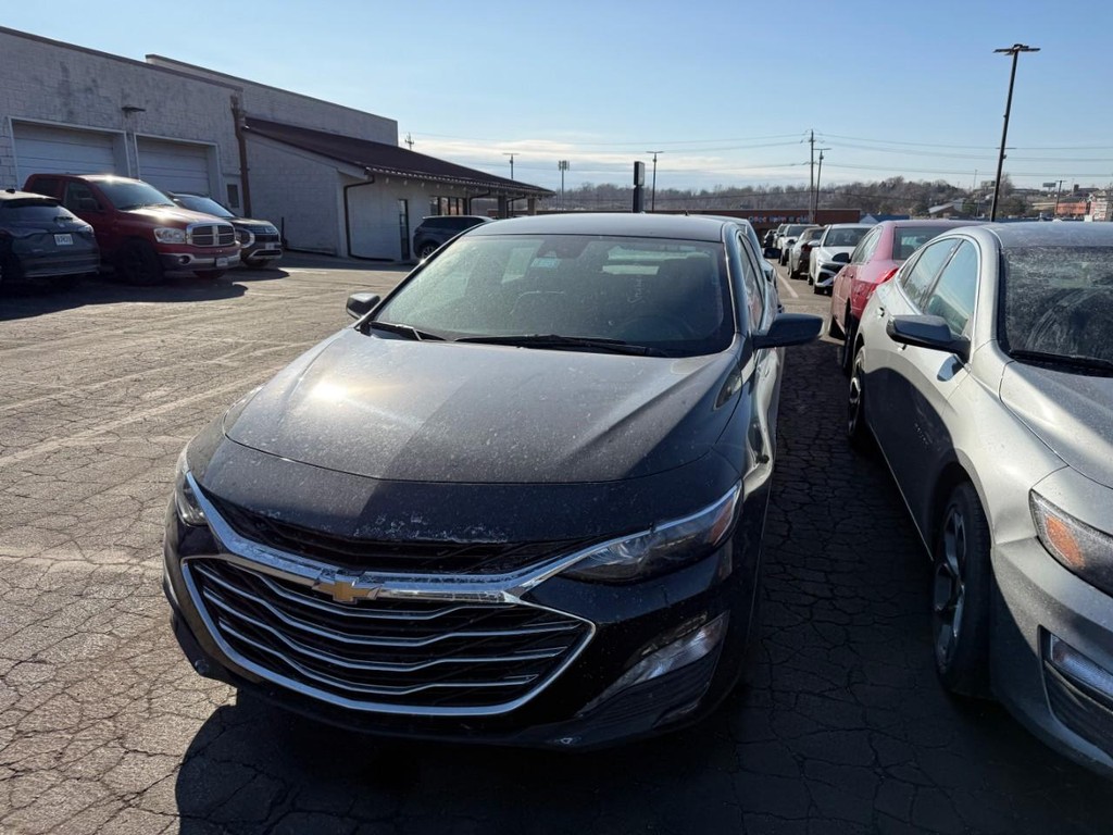 Chevrolet Malibu Vehicle Full-screen Gallery Image 03