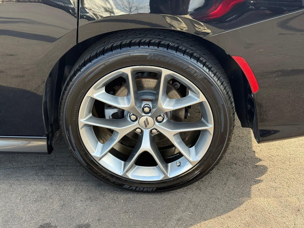 Dodge Charger Vehicle Full-screen Gallery Image 05