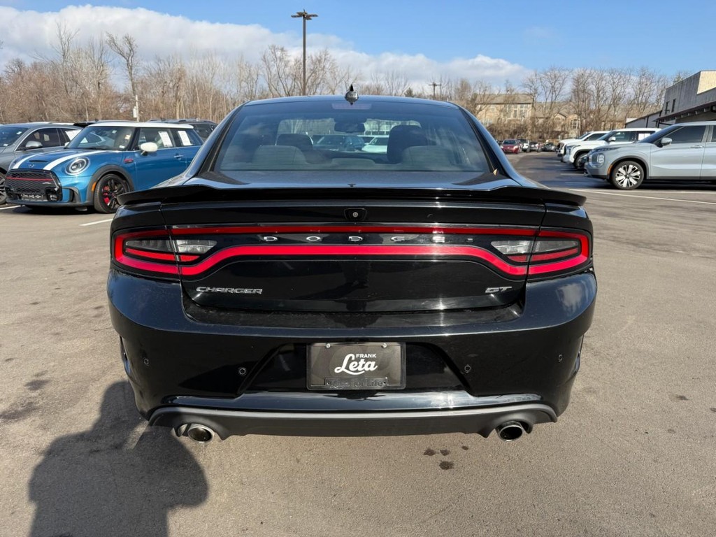 Dodge Charger Vehicle Full-screen Gallery Image 08