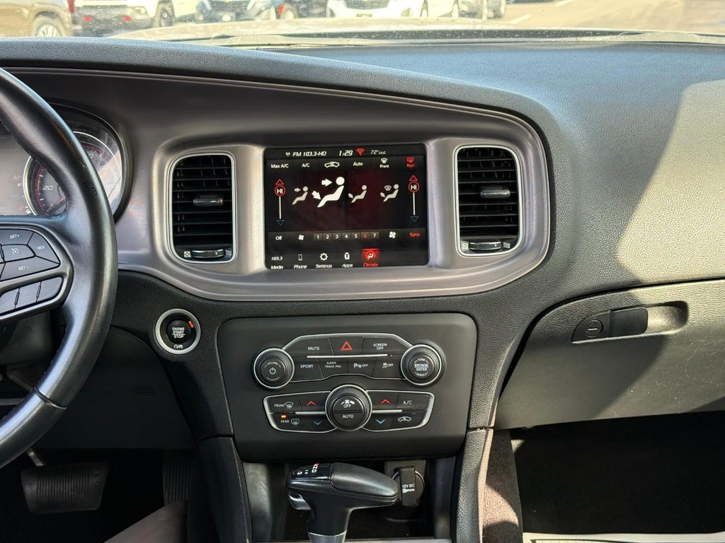 Dodge Charger Vehicle Full-screen Gallery Image 14