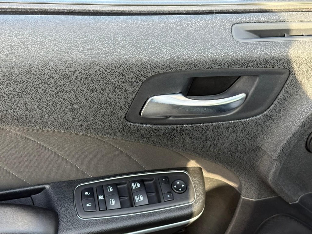 Dodge Charger Vehicle Full-screen Gallery Image 16