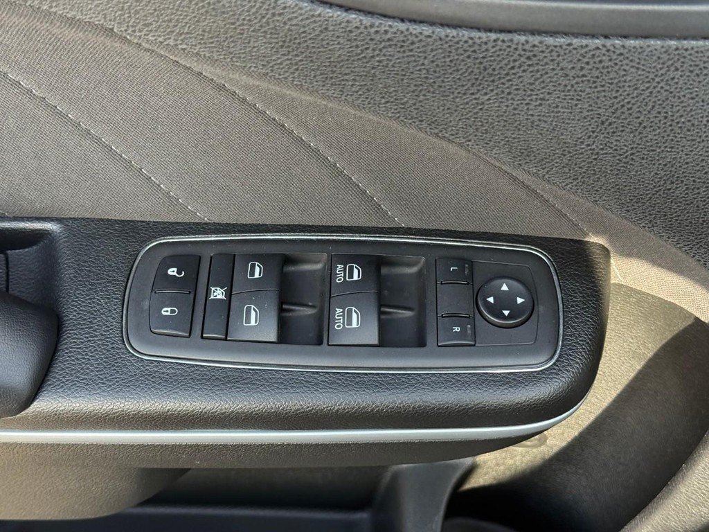 Dodge Charger Vehicle Full-screen Gallery Image 17