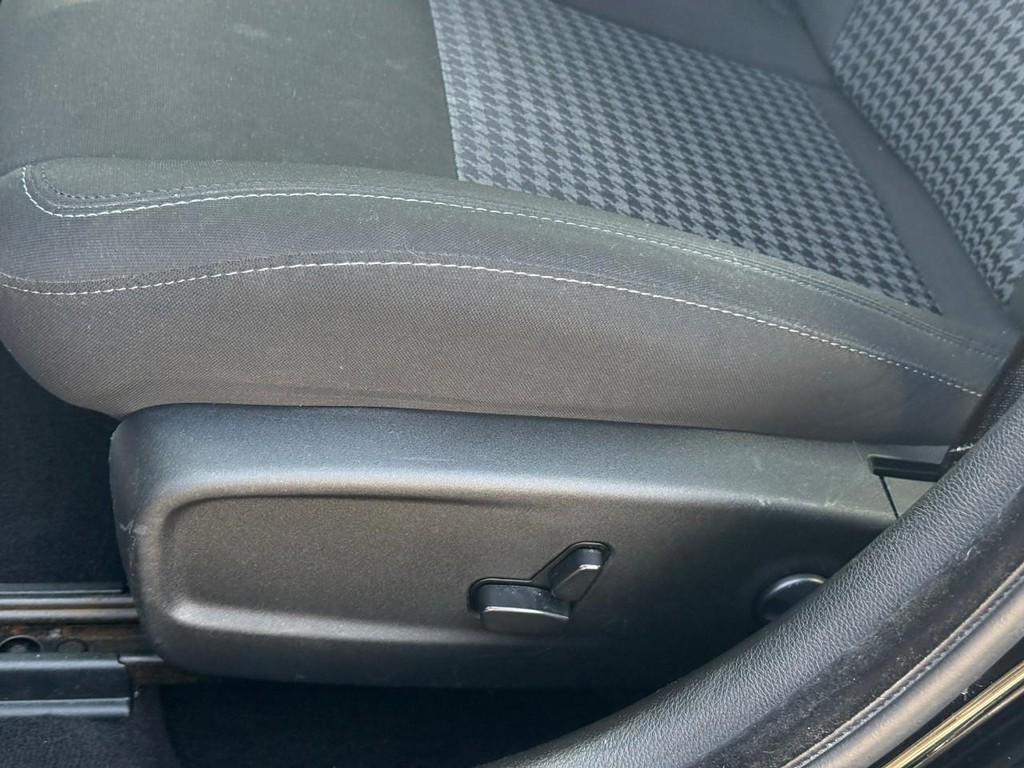 Dodge Charger Vehicle Full-screen Gallery Image 19