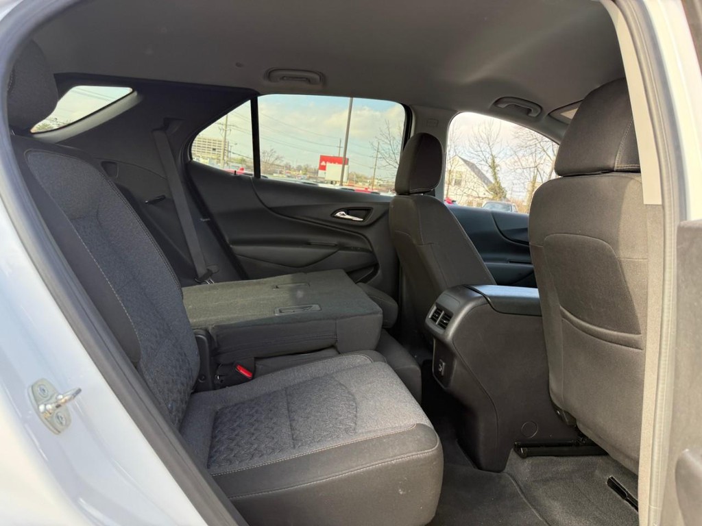 Chevrolet Equinox Vehicle Full-screen Gallery Image 10