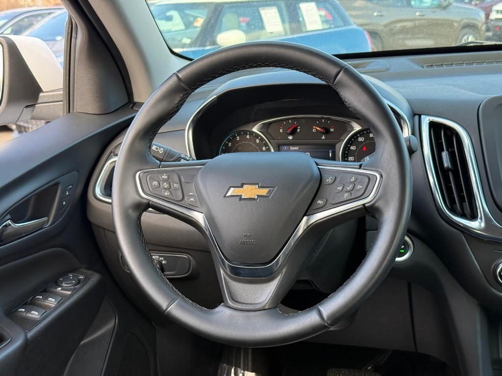 Chevrolet Equinox Vehicle Full-screen Gallery Image 12