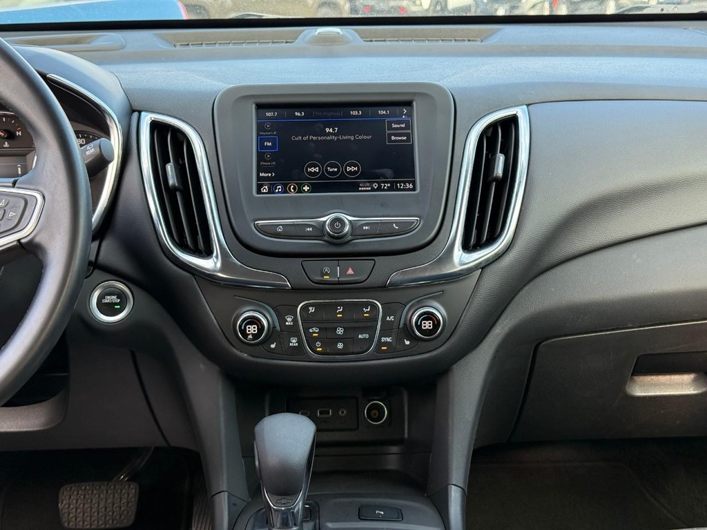 Chevrolet Equinox Vehicle Full-screen Gallery Image 13