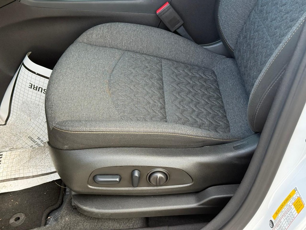 Chevrolet Equinox Vehicle Full-screen Gallery Image 16