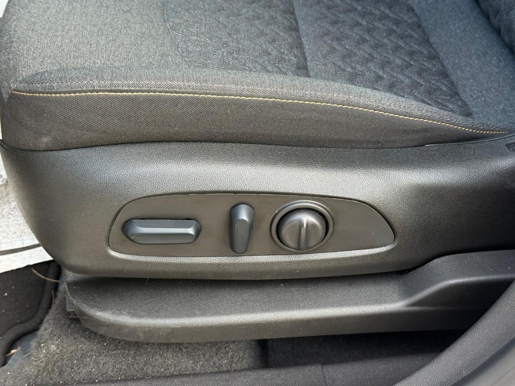 Chevrolet Equinox Vehicle Full-screen Gallery Image 17