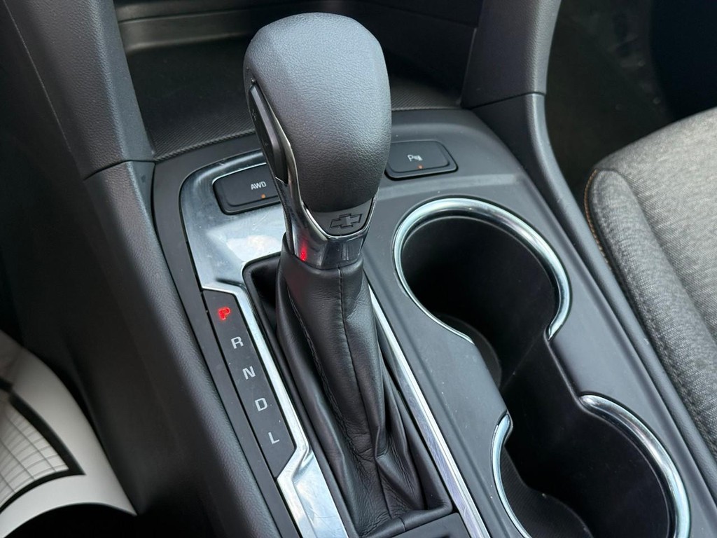 Chevrolet Equinox Vehicle Full-screen Gallery Image 21