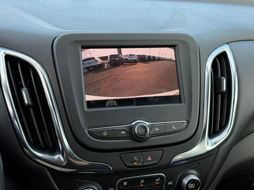 Chevrolet Equinox Vehicle Full-screen Gallery Image 23