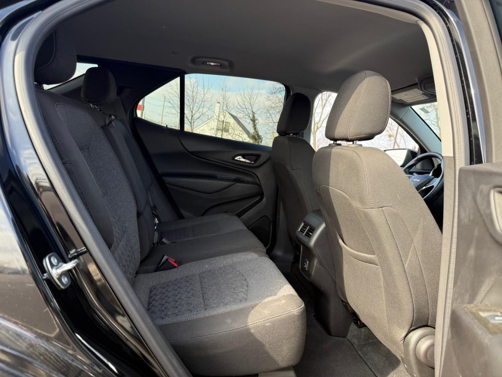 Chevrolet Equinox Vehicle Full-screen Gallery Image 11