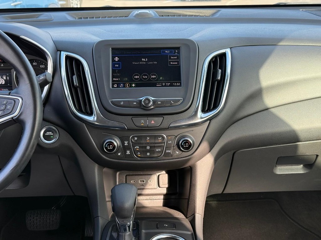 Chevrolet Equinox Vehicle Full-screen Gallery Image 14