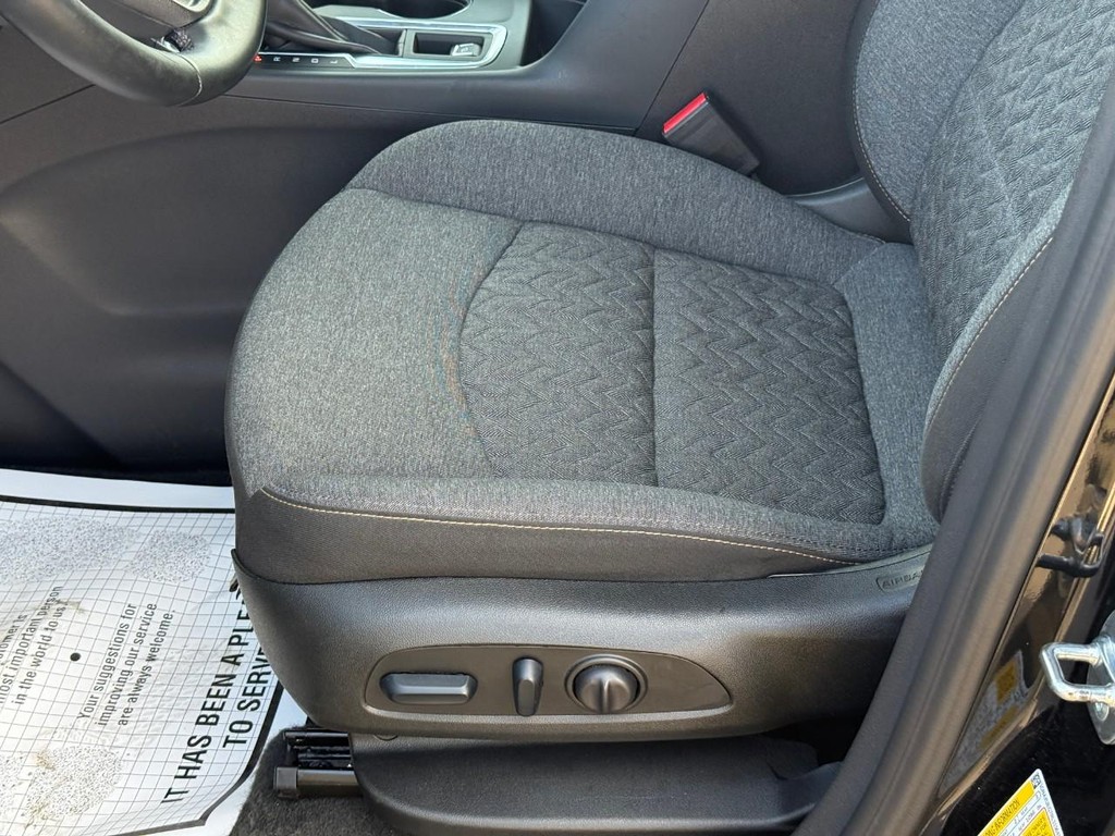 Chevrolet Equinox Vehicle Full-screen Gallery Image 17