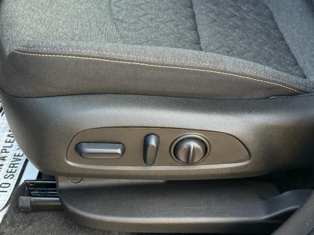 Chevrolet Equinox Vehicle Full-screen Gallery Image 18