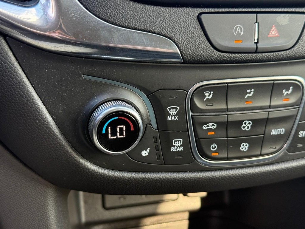 Chevrolet Equinox Vehicle Full-screen Gallery Image 22