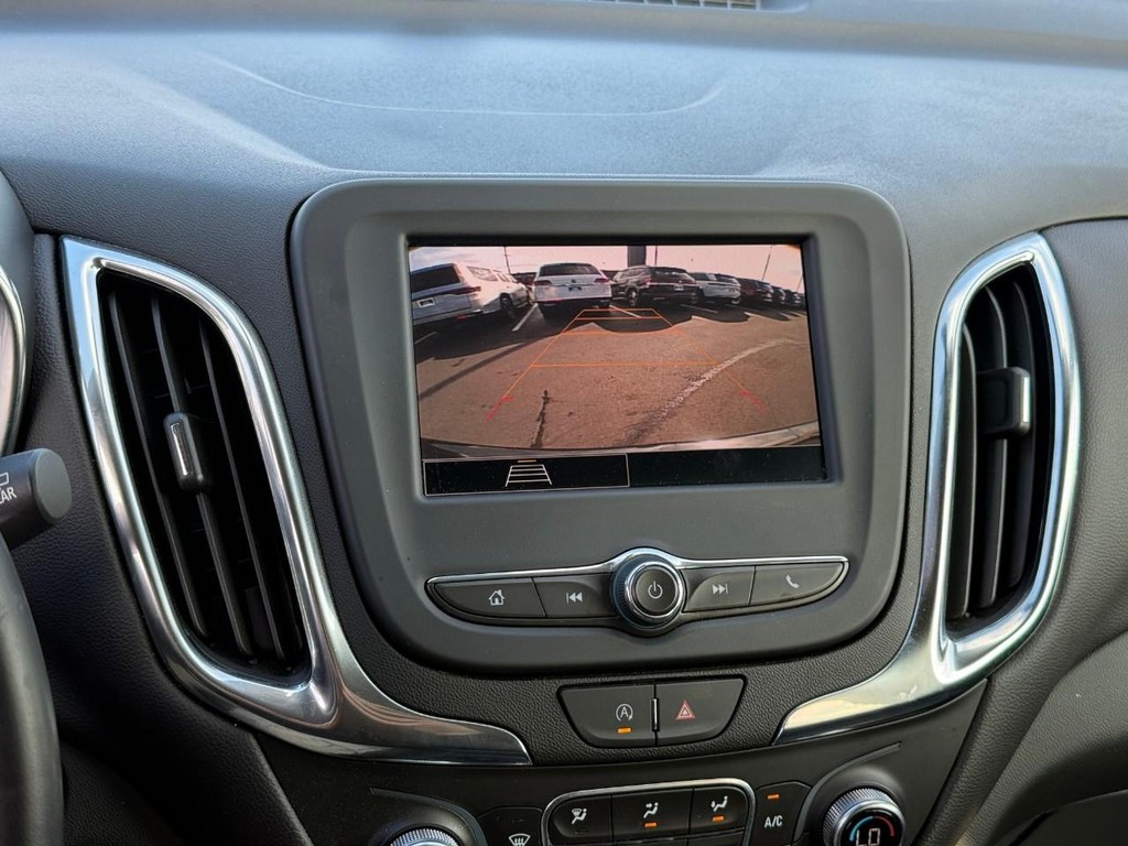 Chevrolet Equinox Vehicle Full-screen Gallery Image 23