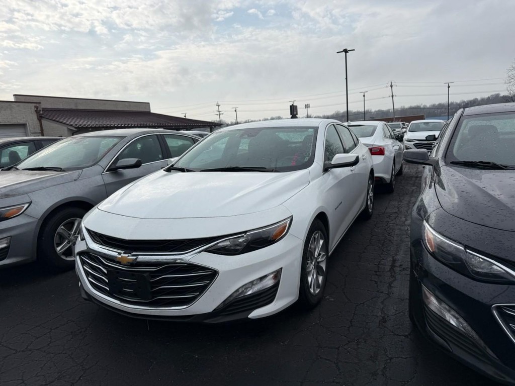 Chevrolet Malibu Vehicle Full-screen Gallery Image 02