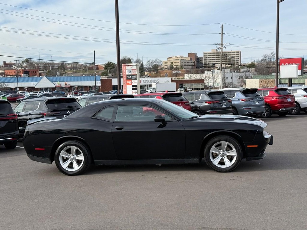 Dodge Challenger Vehicle Full-screen Gallery Image 02