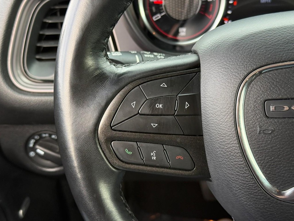 Dodge Challenger Vehicle Full-screen Gallery Image 15