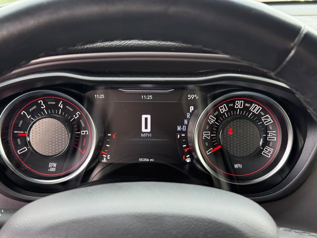 Dodge Challenger Vehicle Full-screen Gallery Image 17