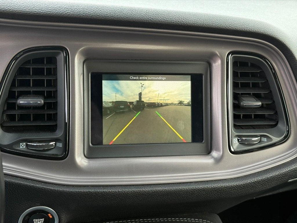 Dodge Challenger Vehicle Full-screen Gallery Image 19