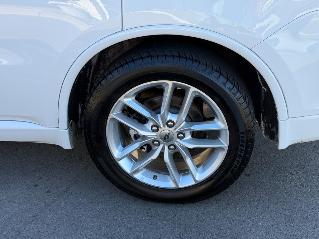 Dodge Durango Vehicle Full-screen Gallery Image 05